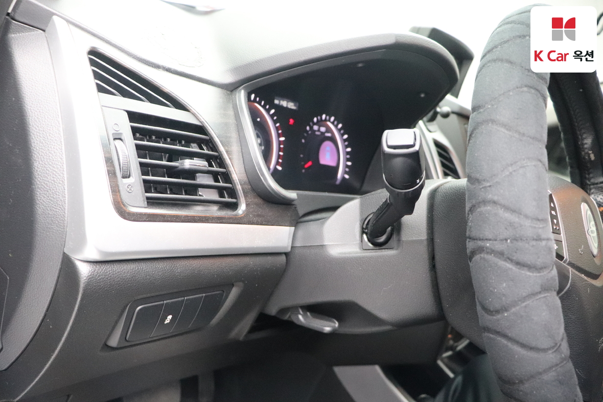 KG Mobility Korando 2014 - Image 9