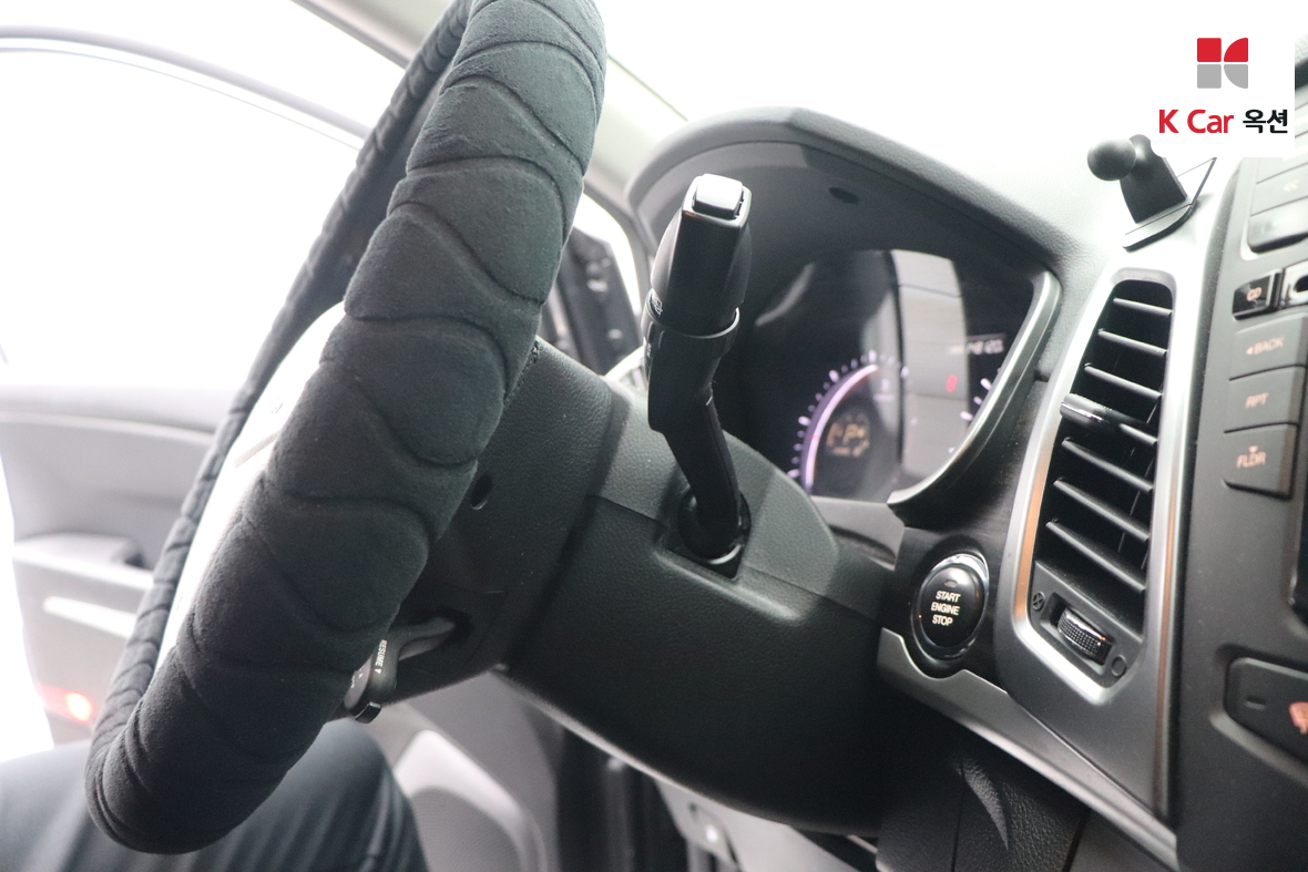 KG Mobility Korando 2014 - Image 11