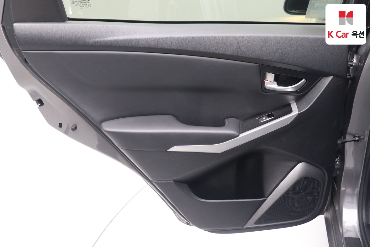 KG Mobility Korando 2014 - Image 22