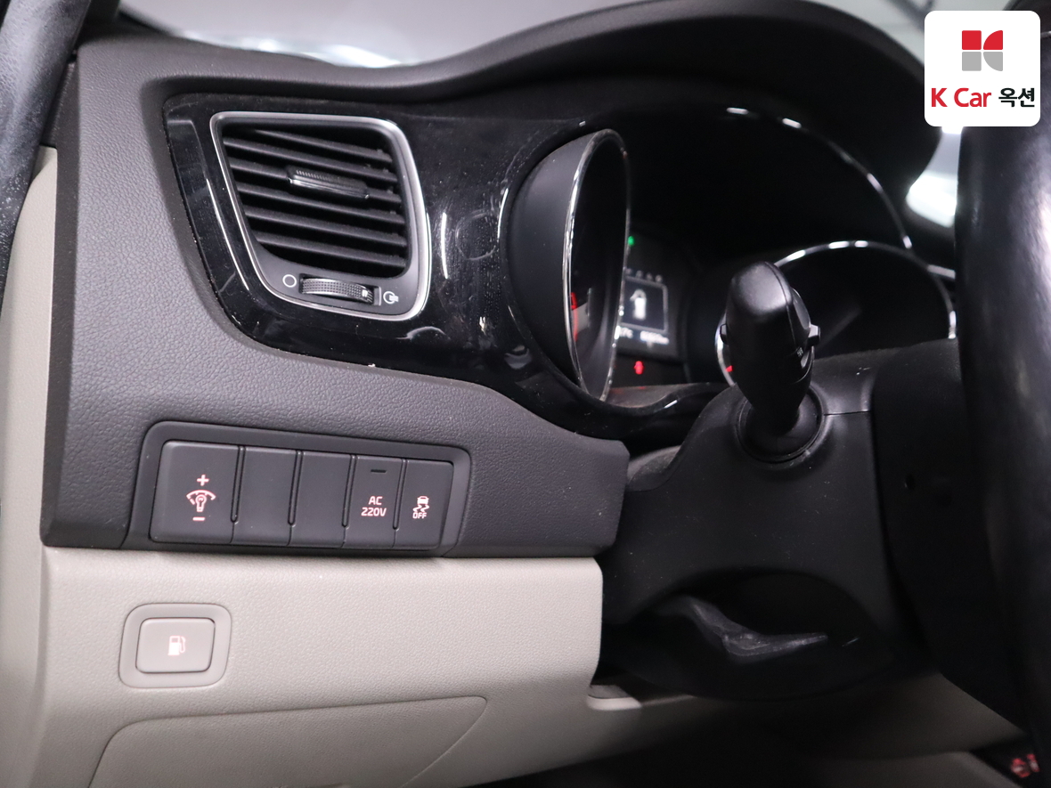 Kia New Carnival - 9