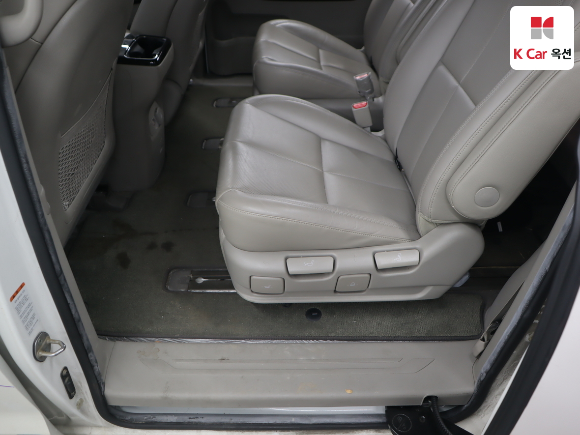 Kia New Carnival - 24