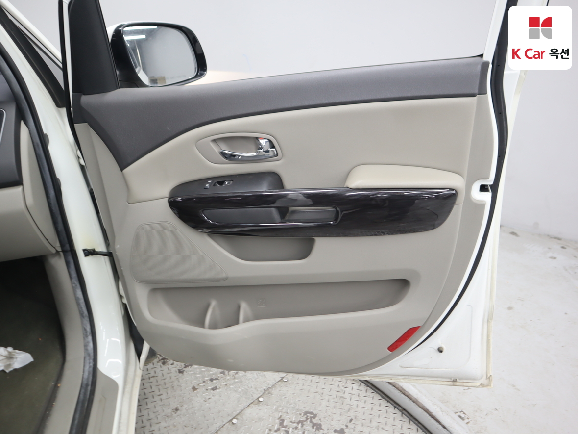 Kia New Carnival - 29