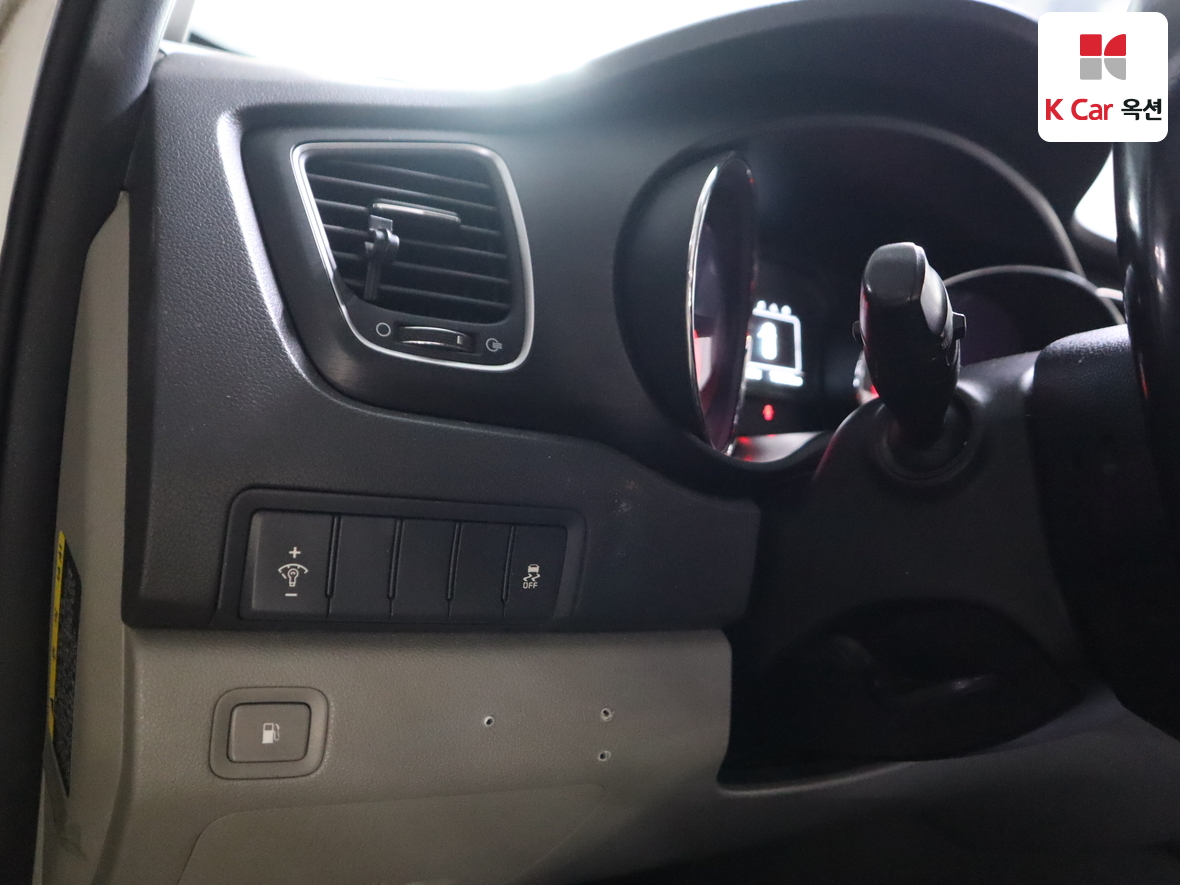 Kia New Carnival 2017 - Image 9