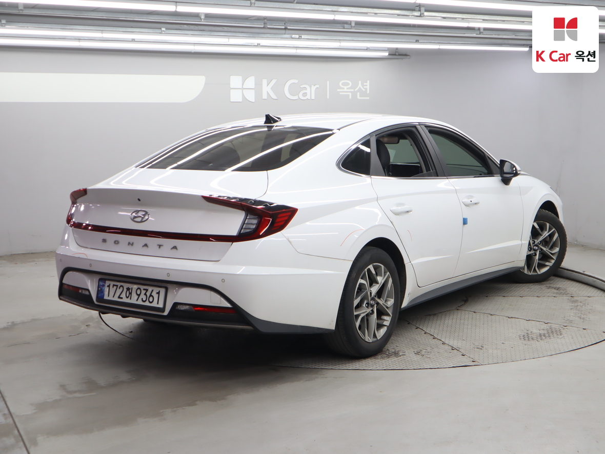 Hyundai Sonata 2023 - Image 2