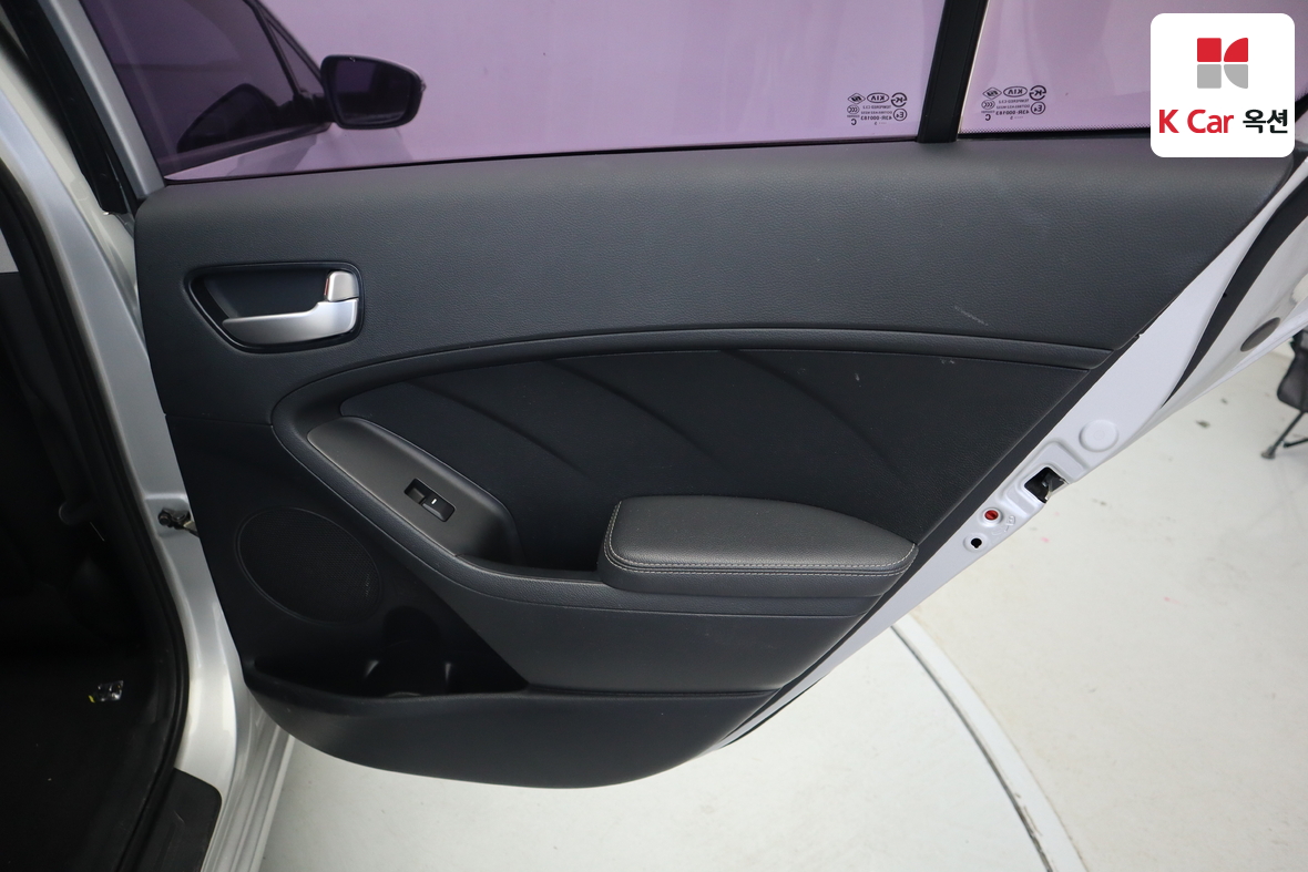 Kia K3 2015 - Image 24