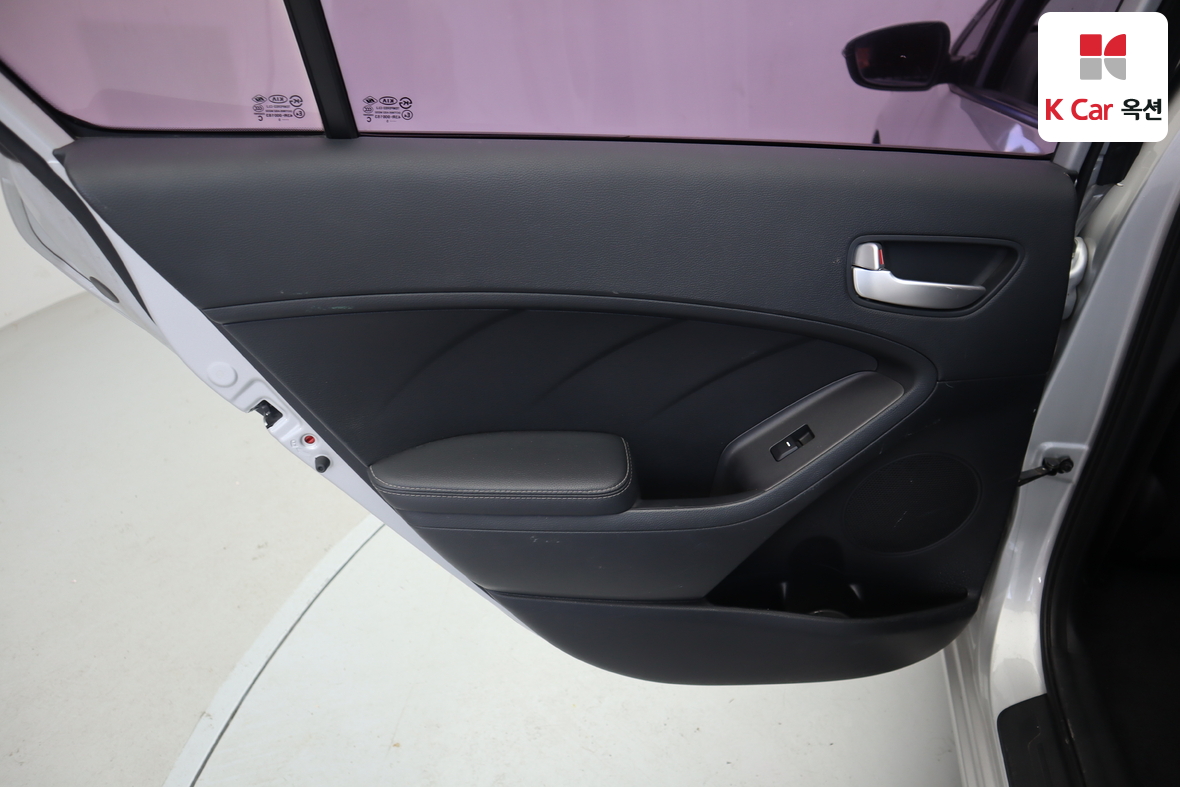 Kia K3 2015 - Image 20