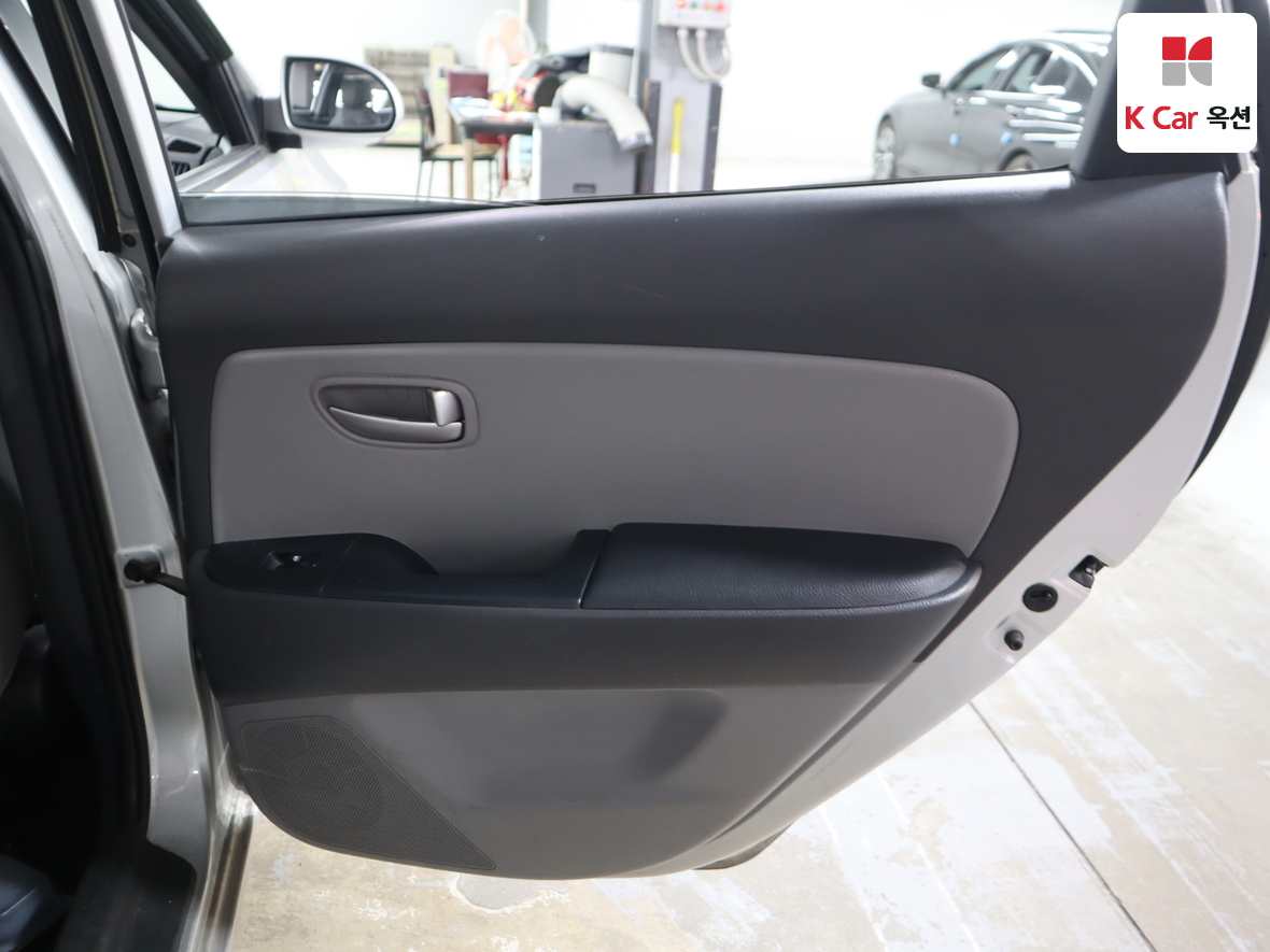 Hyundai Elantra 2008 - Image 28