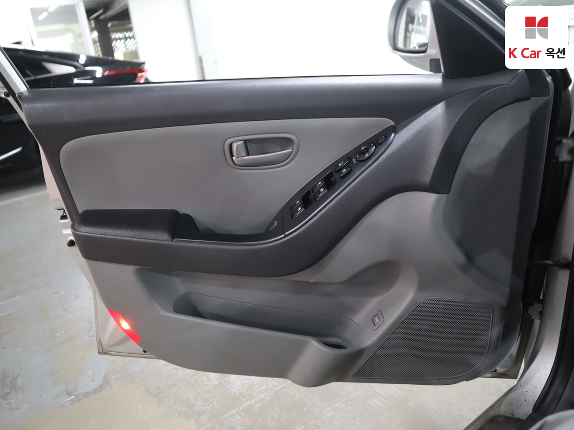 Hyundai Elantra 2008 - Image 8