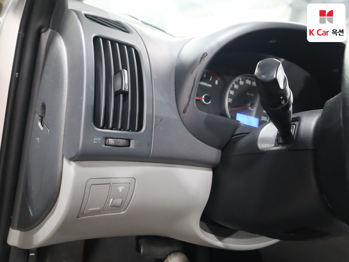 Hyundai Elantra 2008 - Image 9