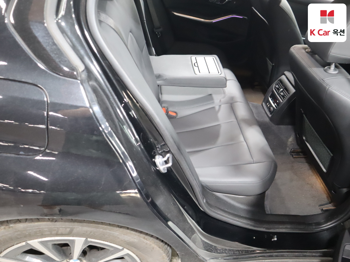 BMW 3 Series - 28