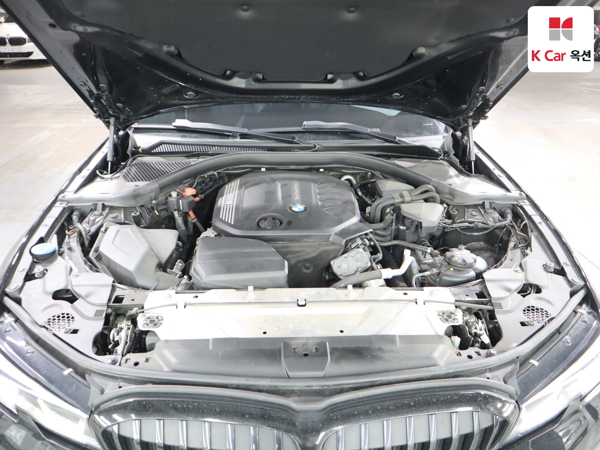 BMW 3 Series - 33