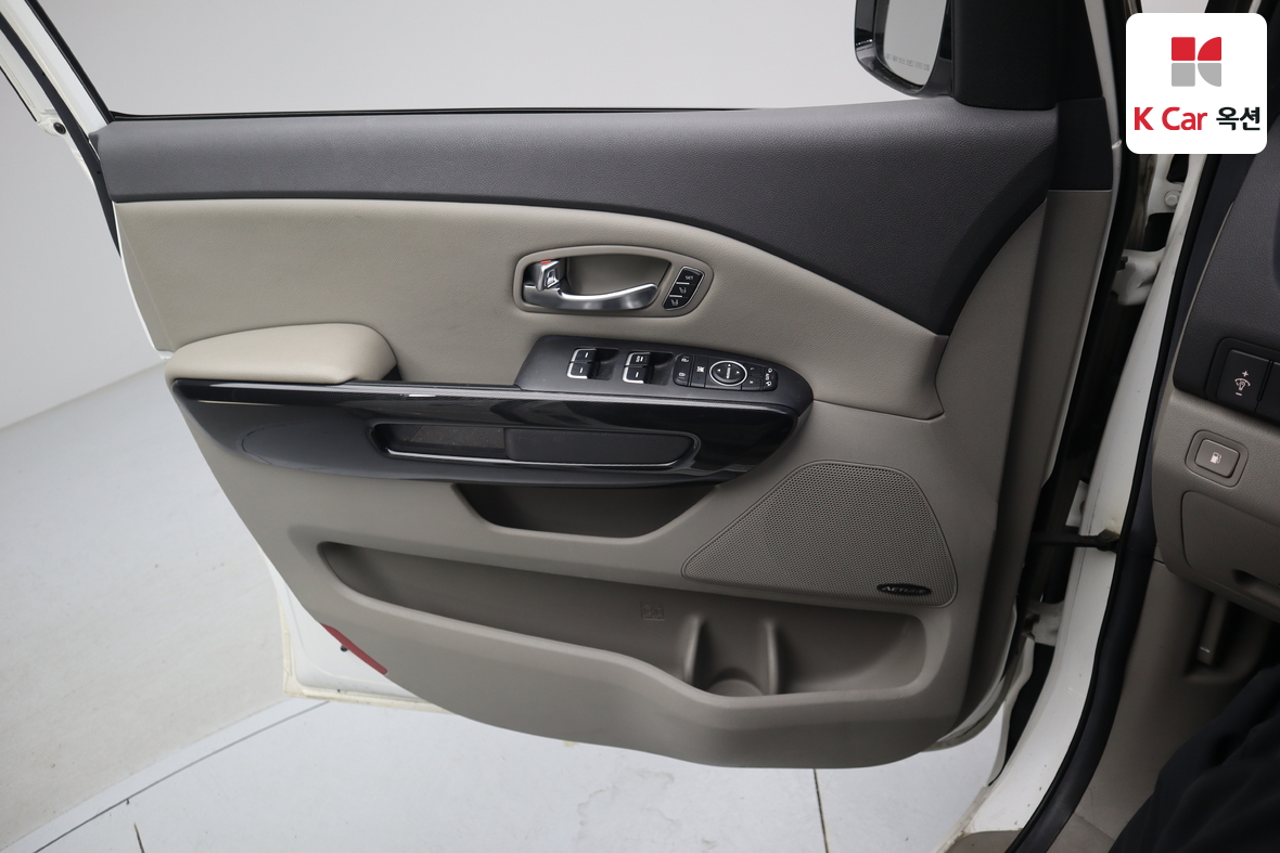 Kia New Carnival 2015 - Image 8