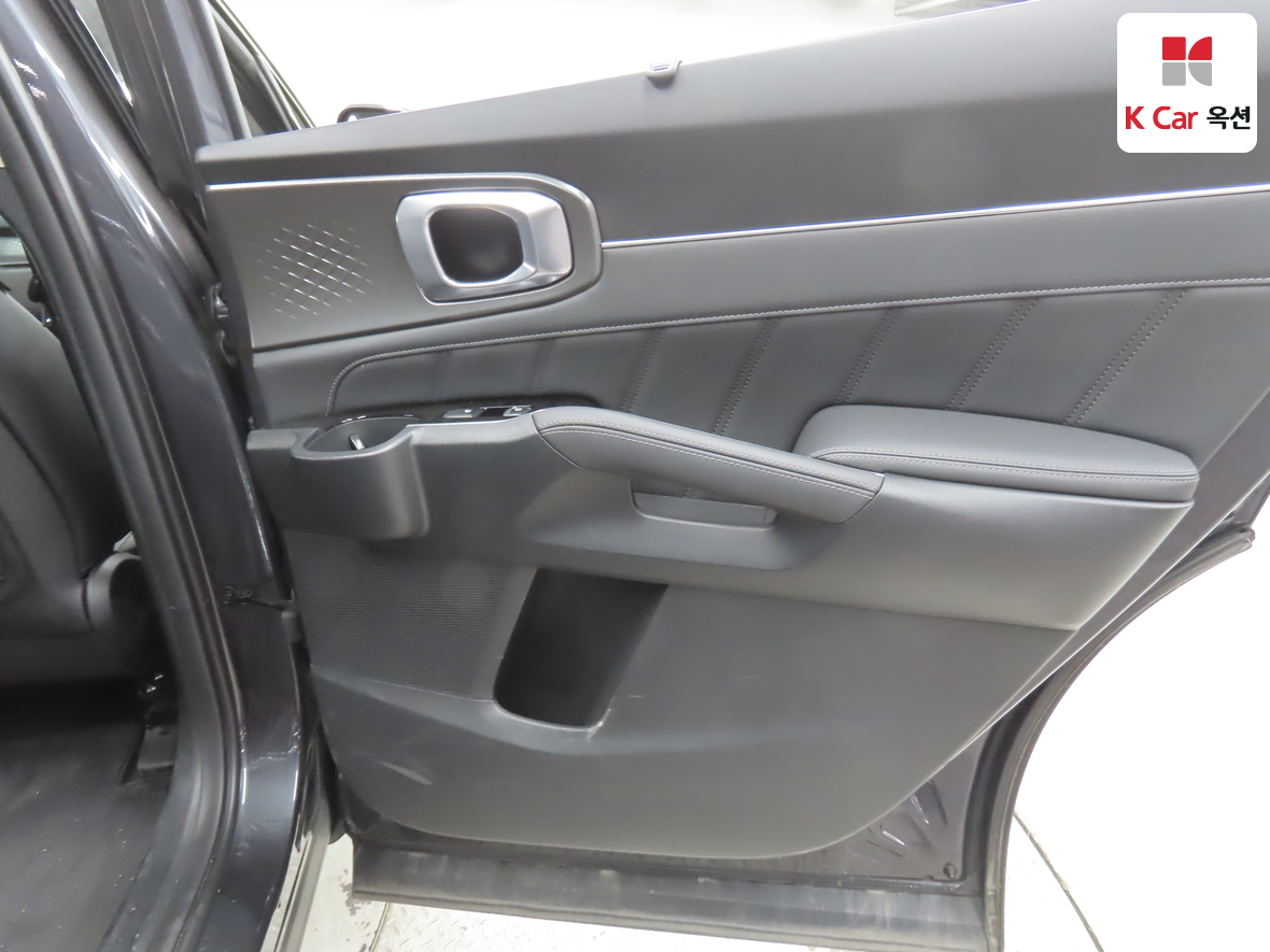 Kia Sorento 2023 - Image 28