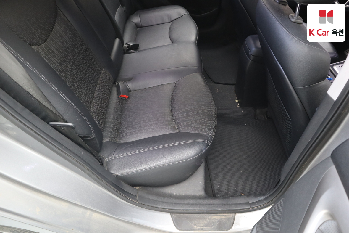 Hyundai Elantra 2012 - Image 25