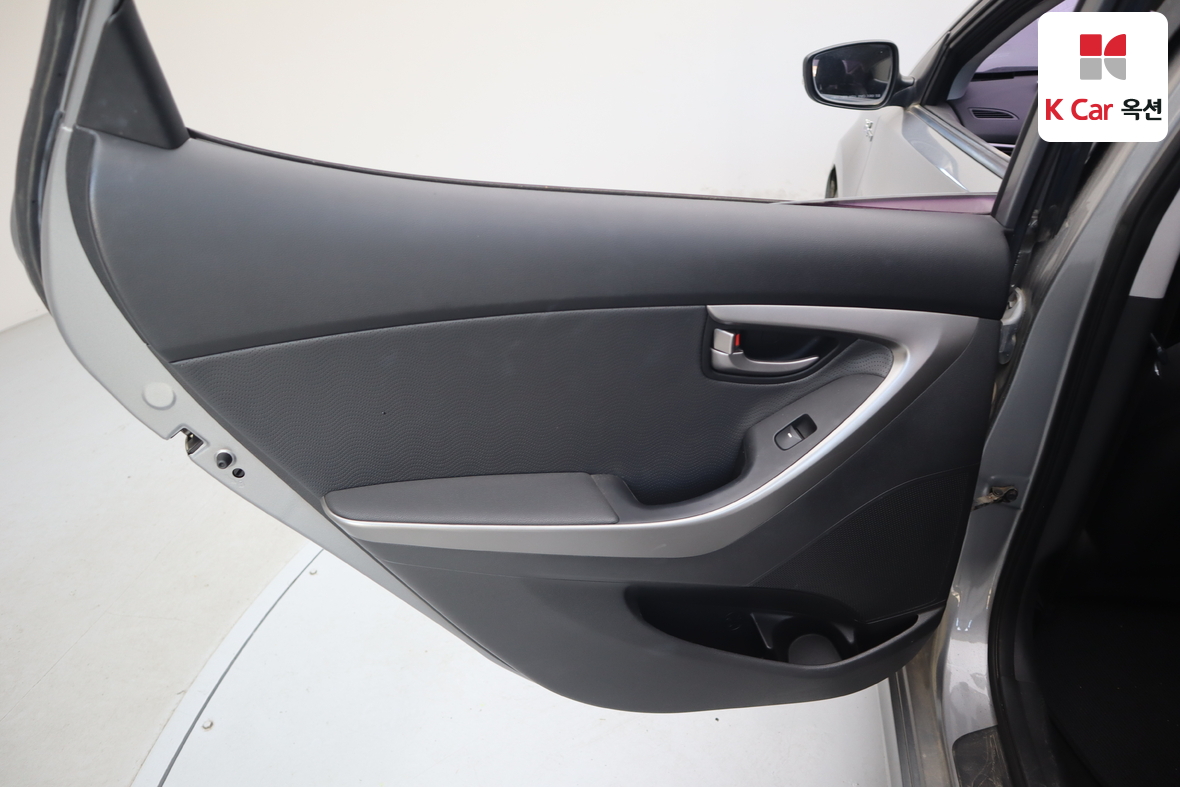 Hyundai Elantra 2012 - Image 20