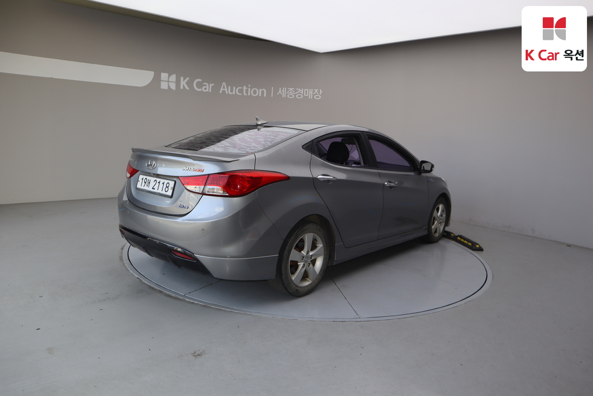 Hyundai Elantra 2012 - Image 2
