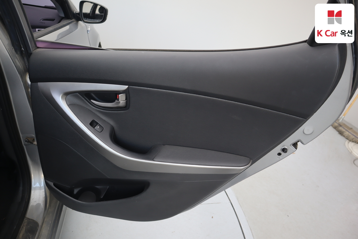 Hyundai Elantra 2012 - Image 24