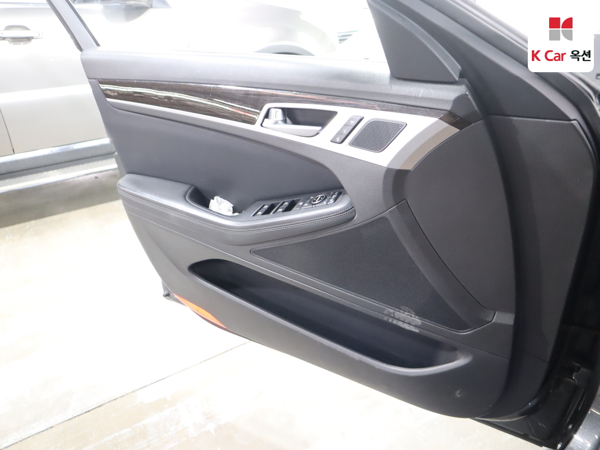 Genesis G80 - 8