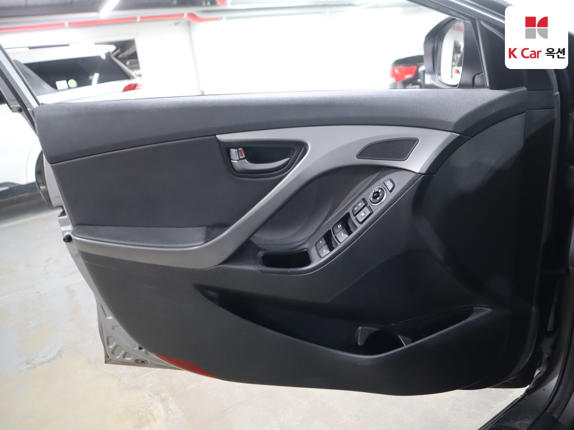 Hyundai Elantra 2015 - Image 8