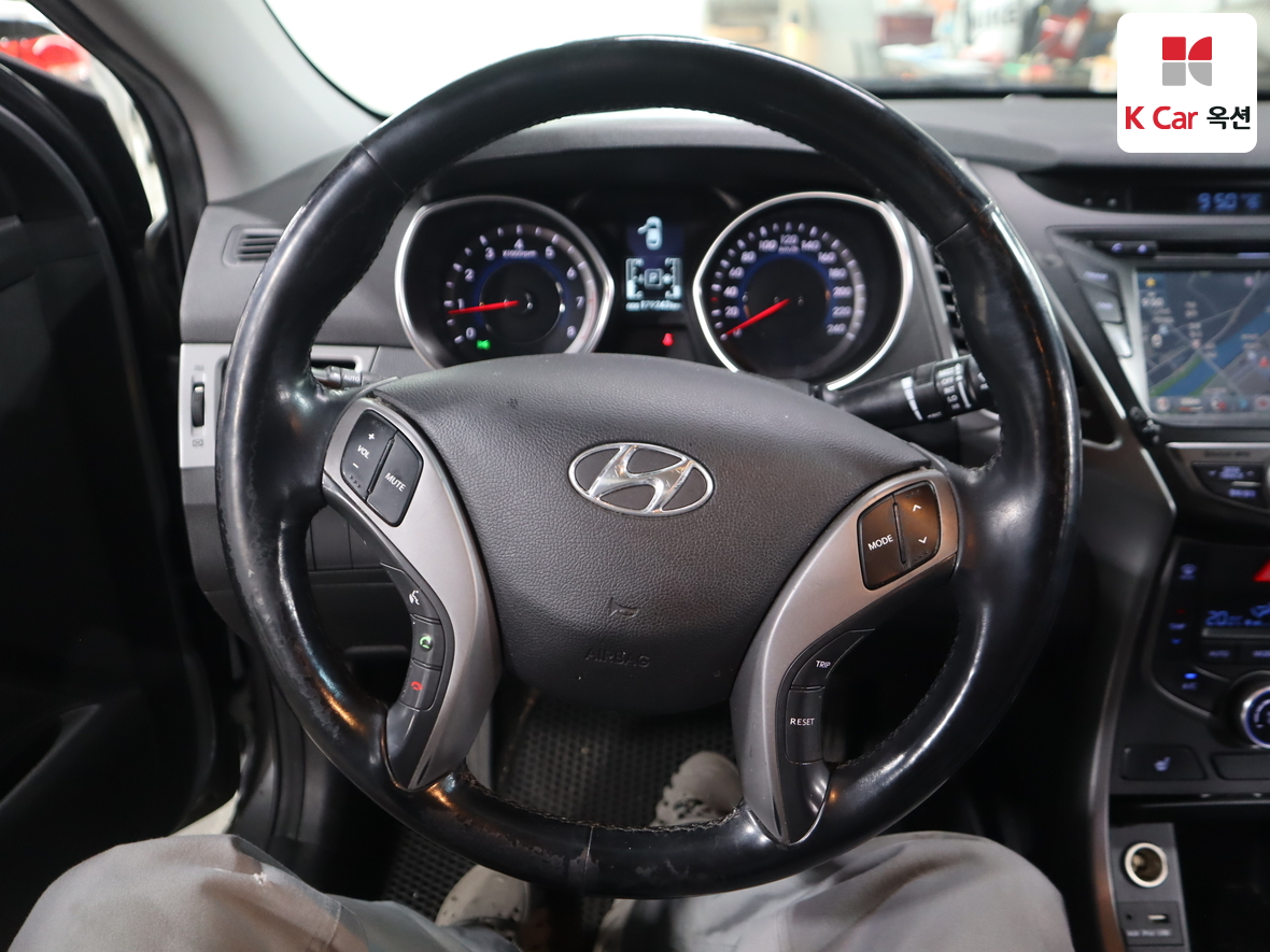 Hyundai Elantra 2015 - Image 10