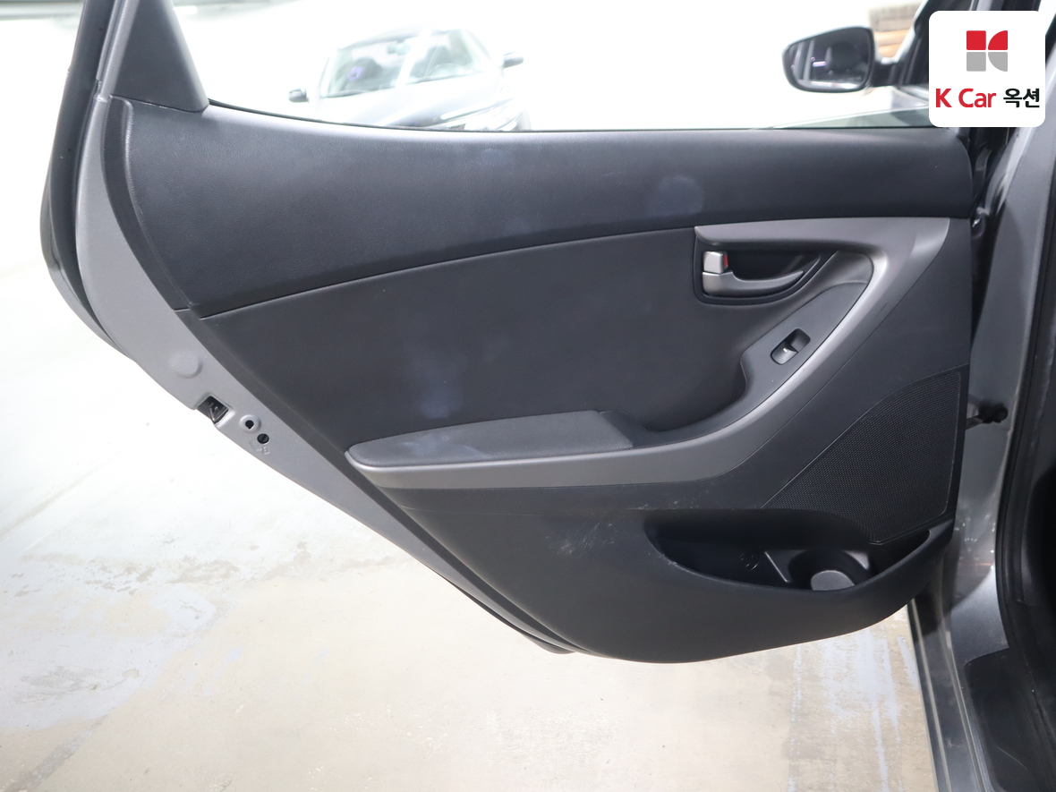 Hyundai Elantra 2015 - Image 24