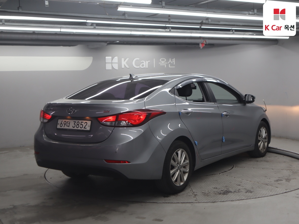Hyundai Elantra 2015 - Image 2