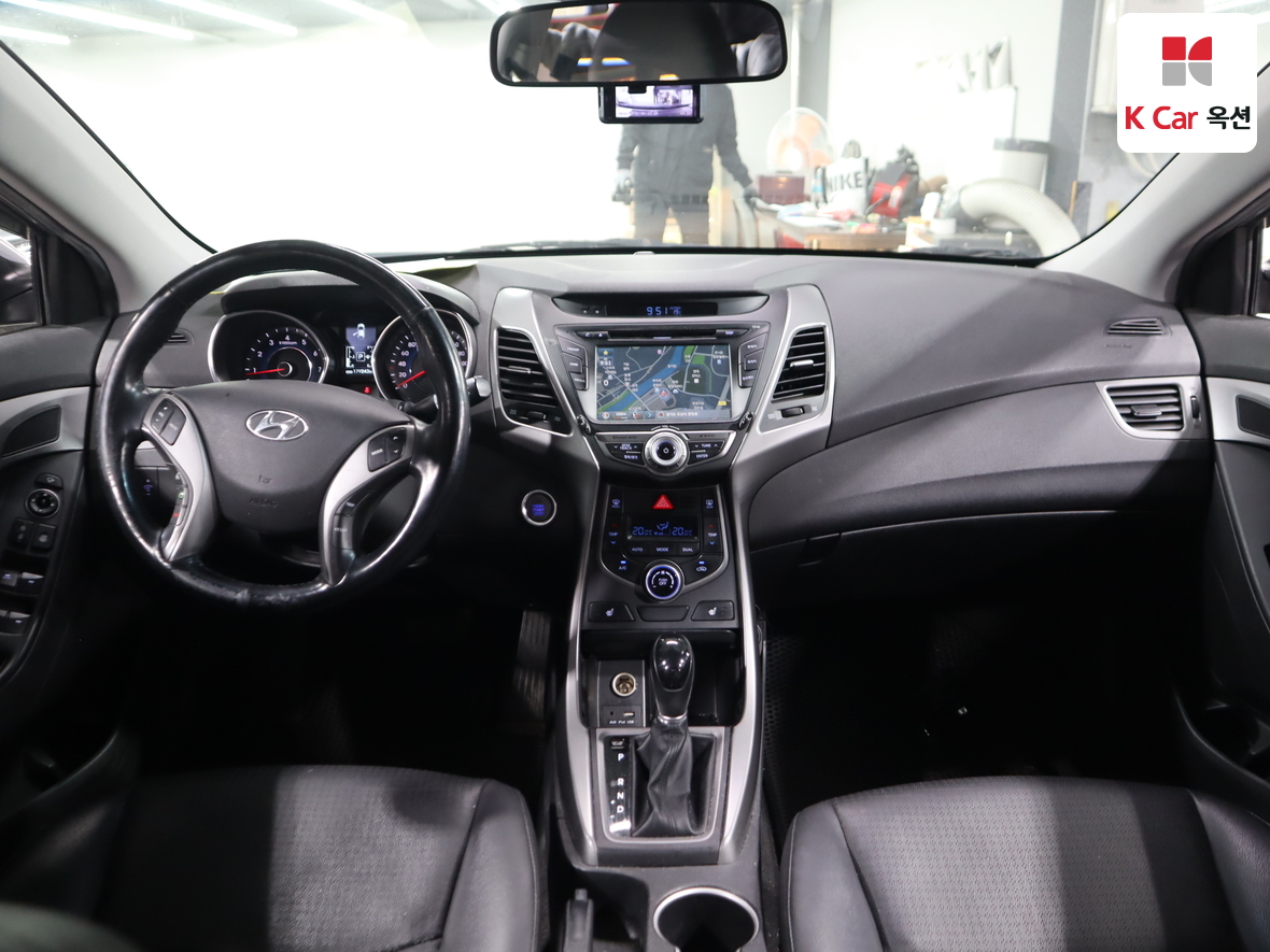 Hyundai Elantra 2015 - Image 3