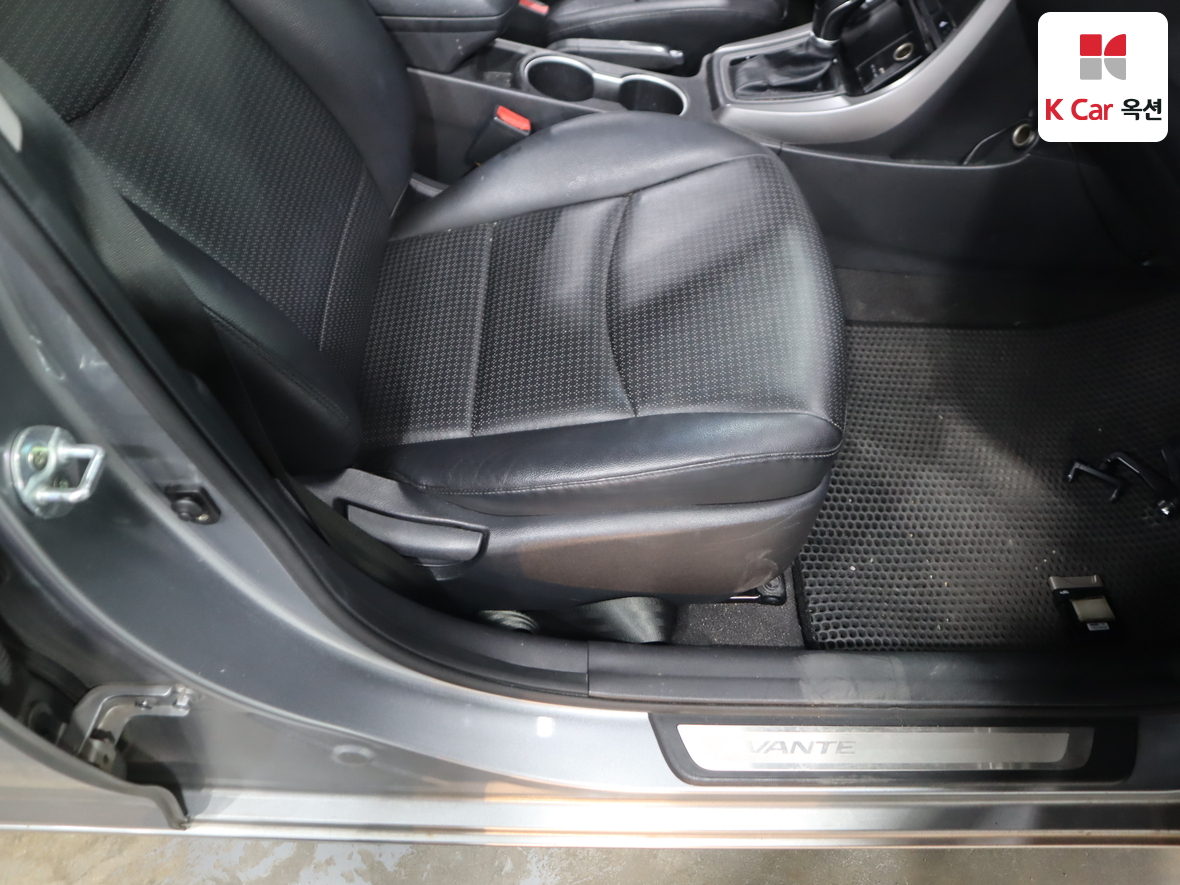 Hyundai Elantra 2015 - Image 31