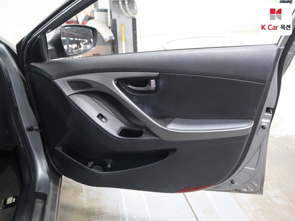 Hyundai Elantra 2015 - Image 30