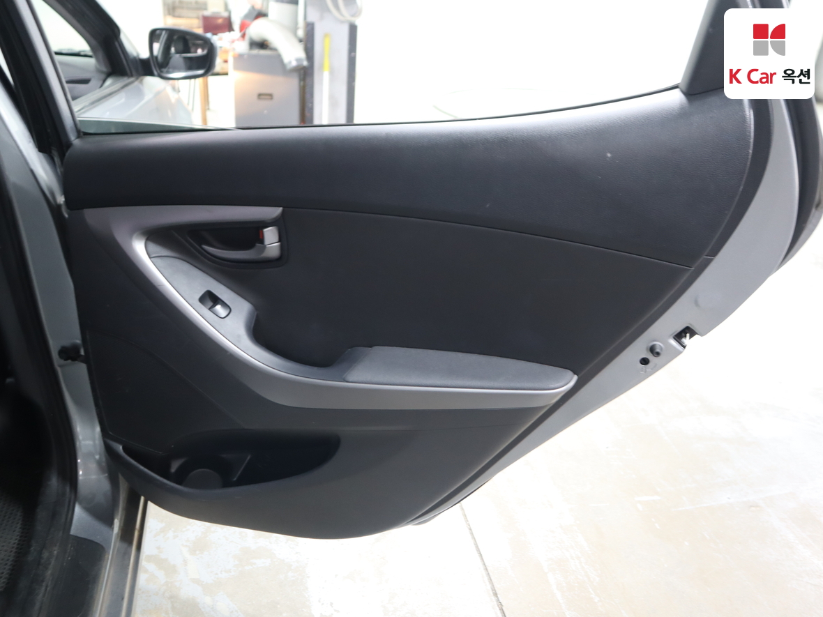 Hyundai Elantra 2015 - Image 28