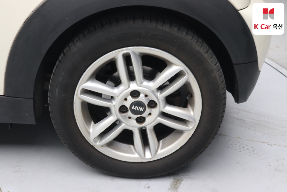 BMW MINI 2013 - Image 41