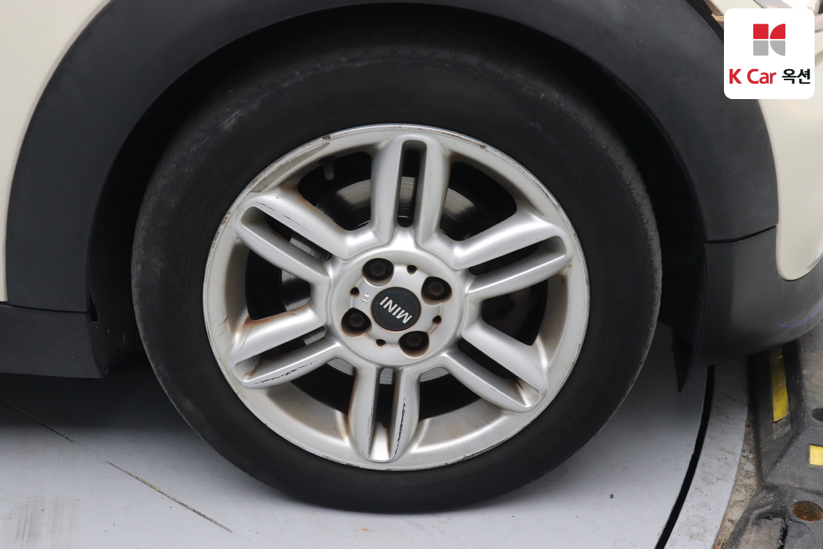 BMW MINI 2013 - Image 39