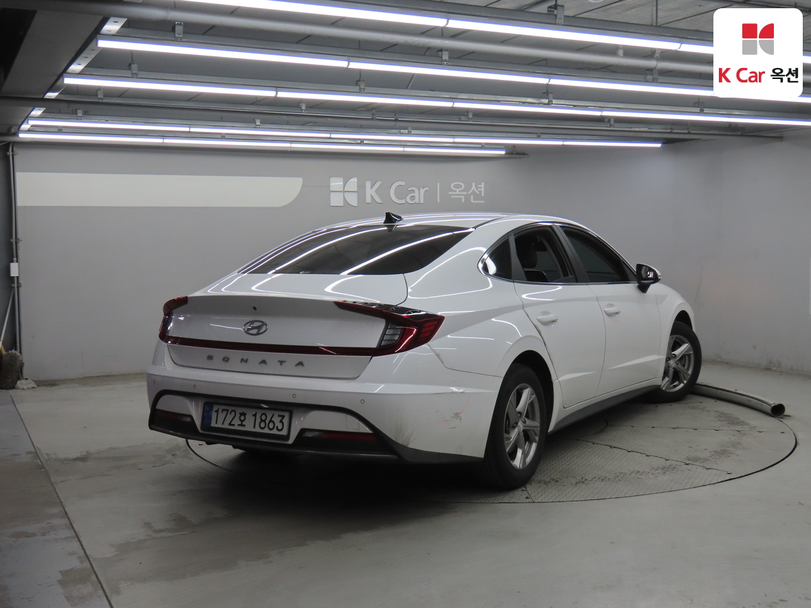 Hyundai Sonata 2022 - Image 2