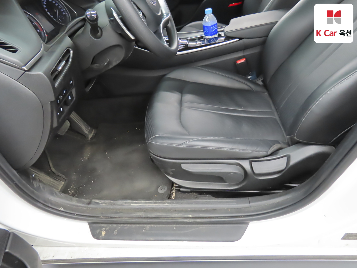 Hyundai Sonata 2022 - Image 17