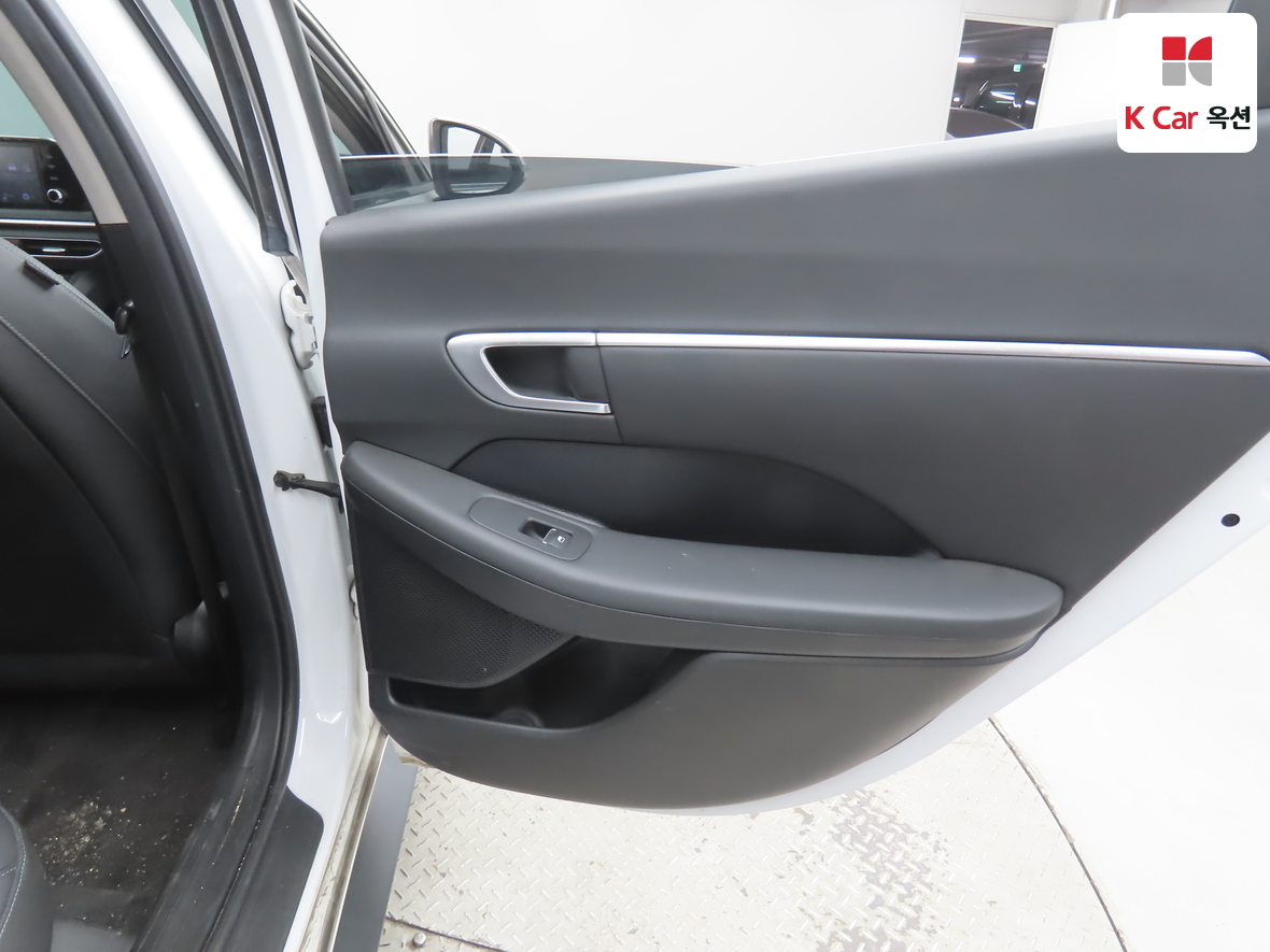 Hyundai Sonata 2022 - Image 25