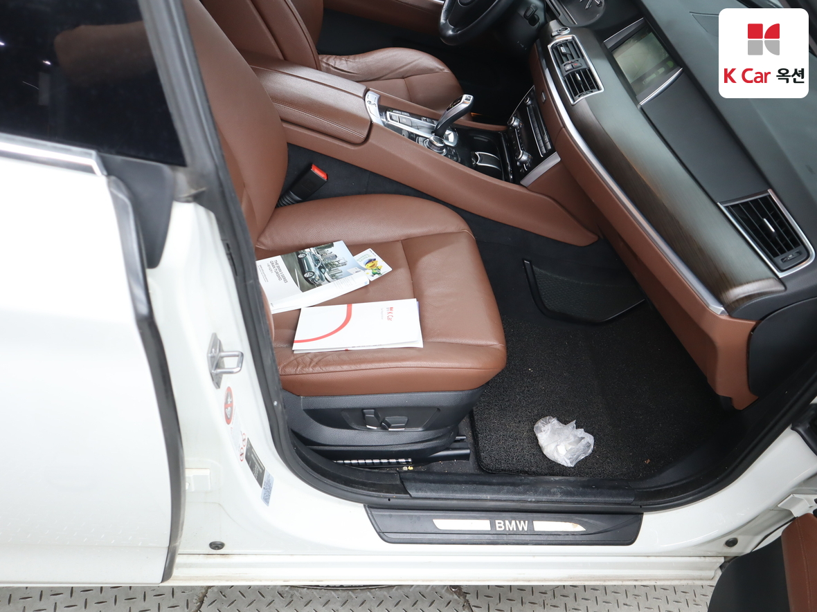 BMW 5 Series - 31