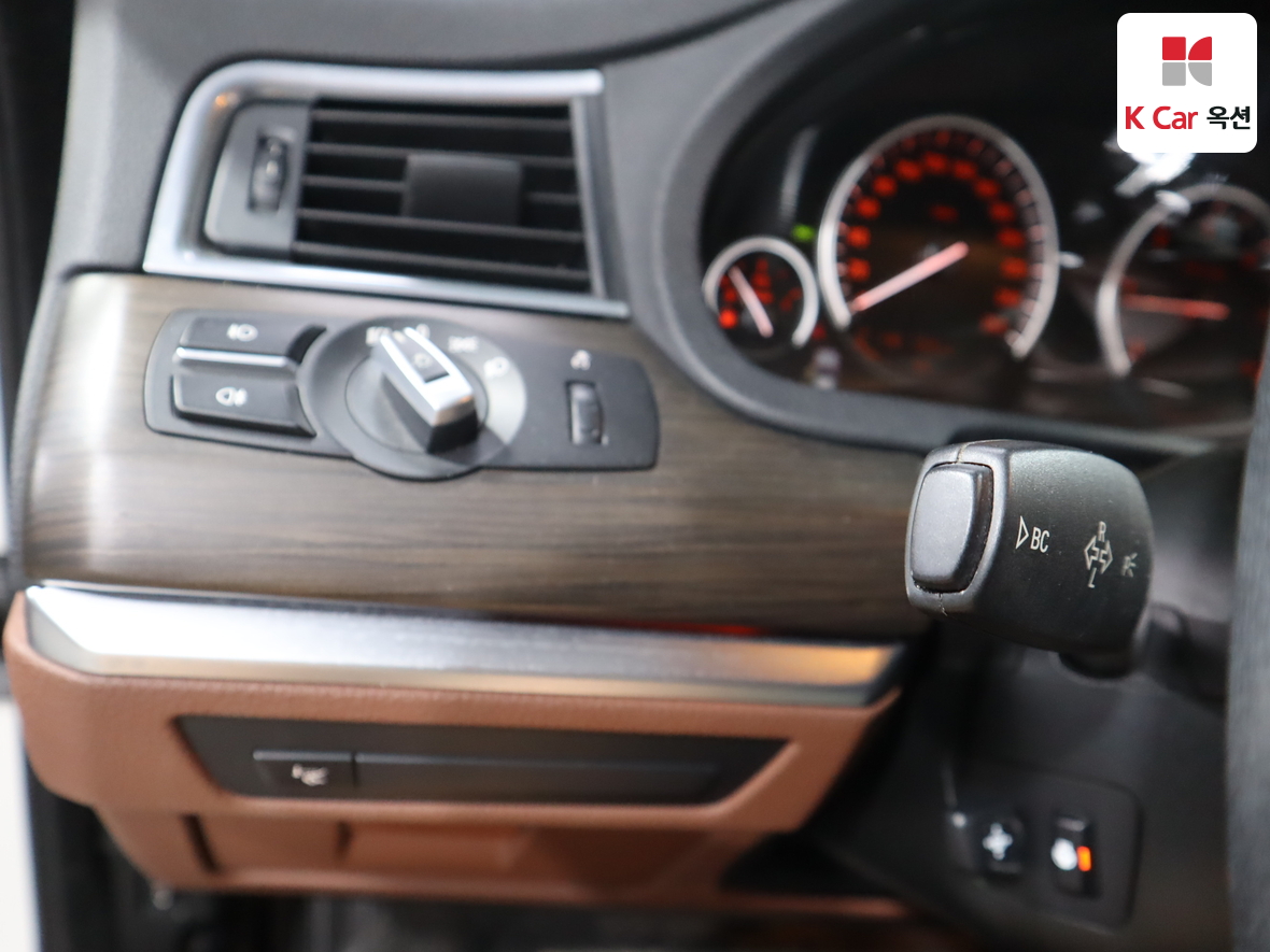 BMW 5 Series - 9