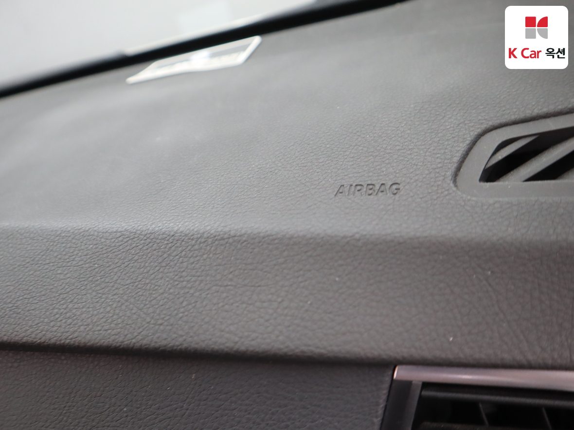 BMW 5 Series - 32