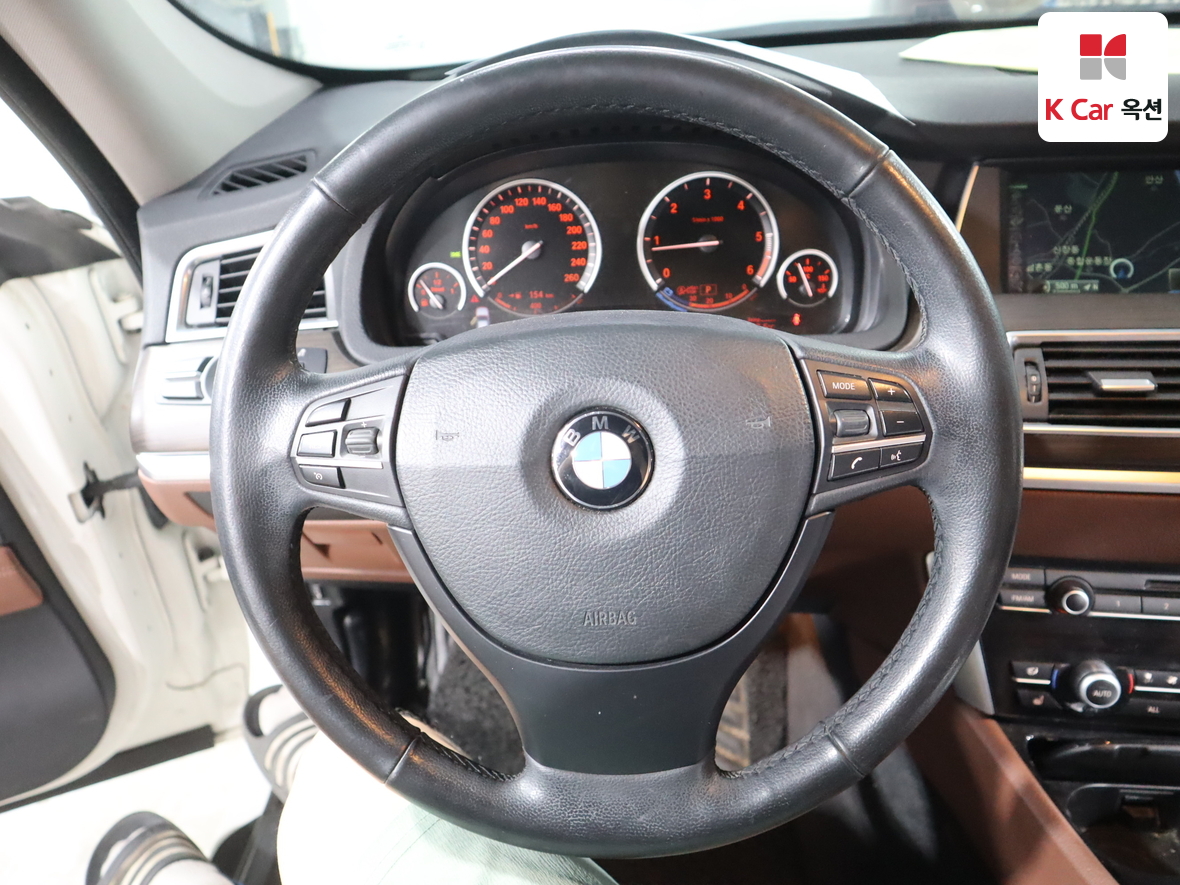 BMW 5 Series - 10