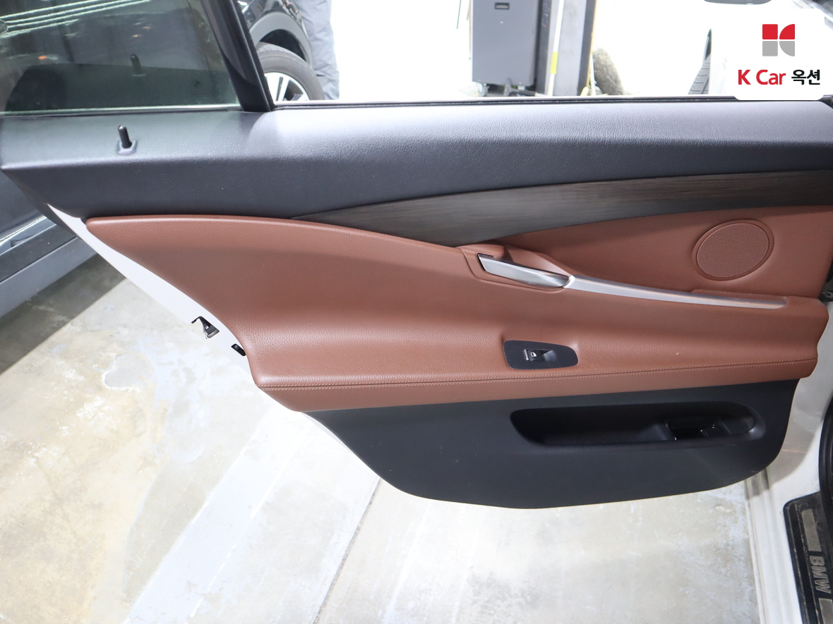 BMW 5 Series - 23
