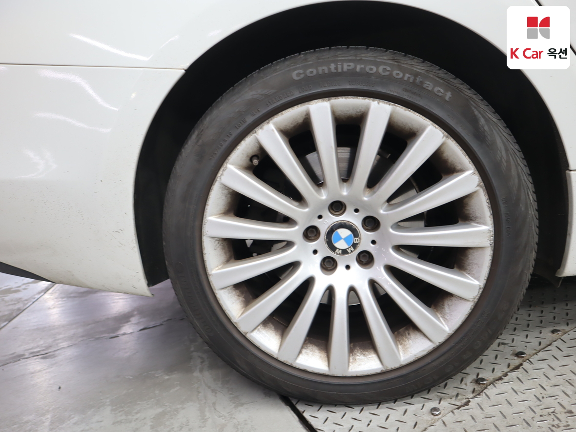 BMW 5 Series - 44
