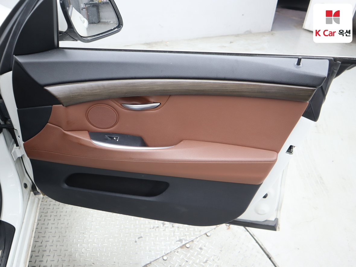BMW 5 Series - 30