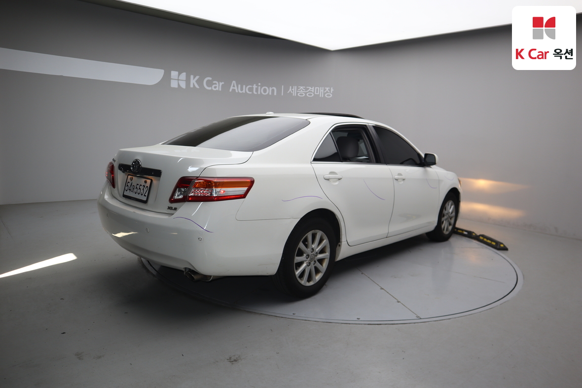 Toyota Camry 2011 - Image 2