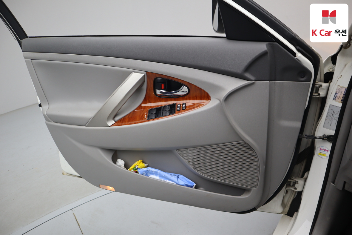 Toyota Camry 2011 - Image 8