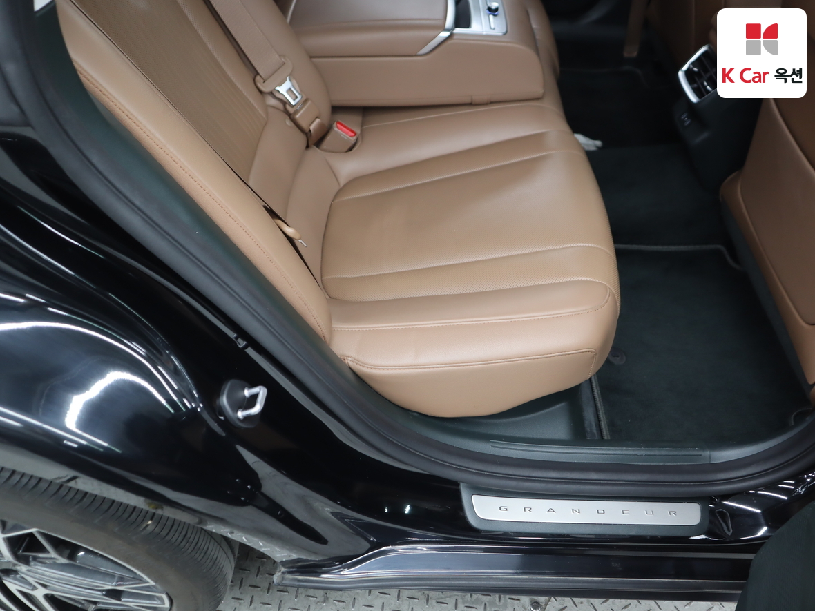 Hyundai AZERA 2023 - Image 29