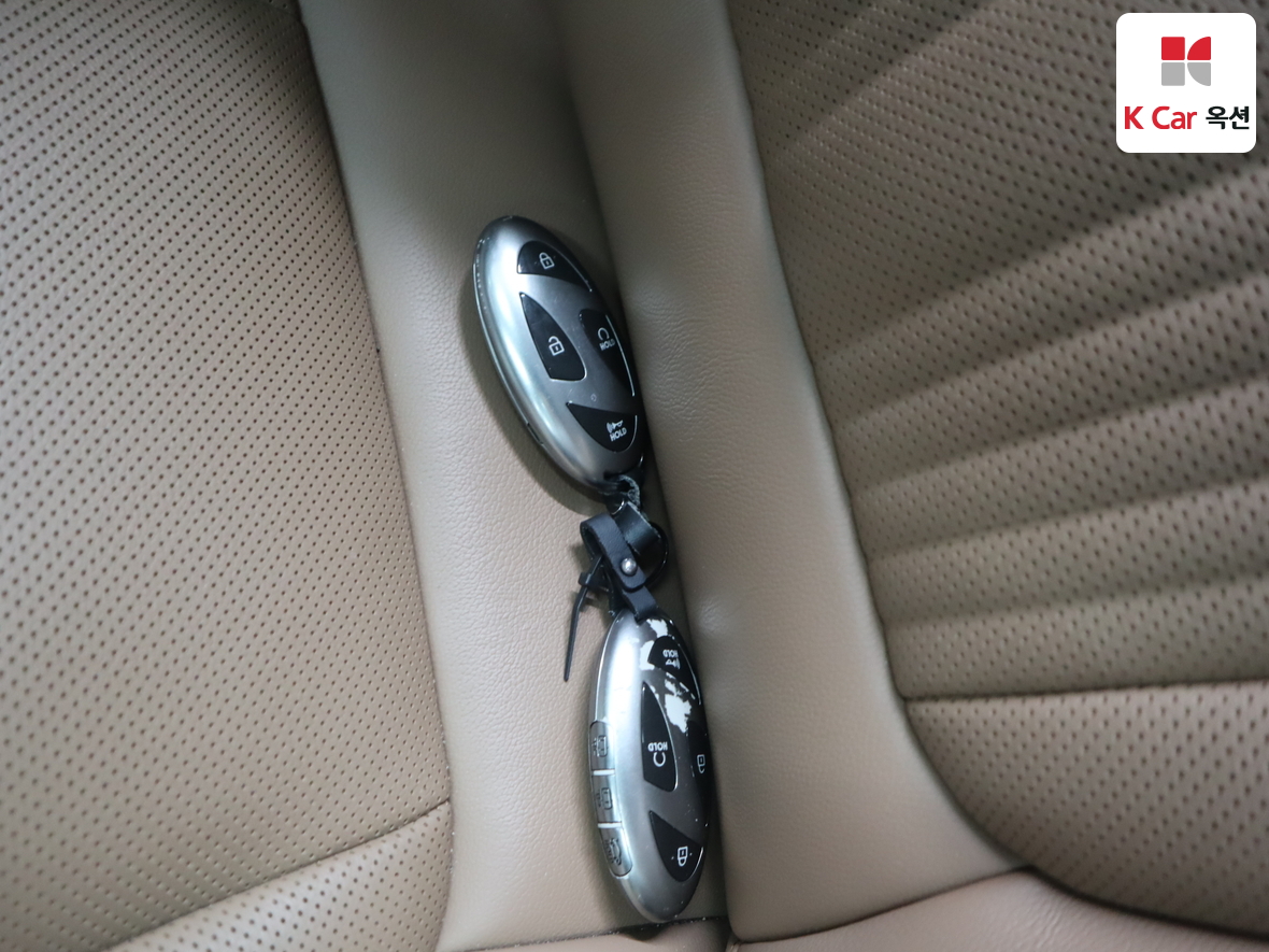 Hyundai AZERA 2023 - Image 17