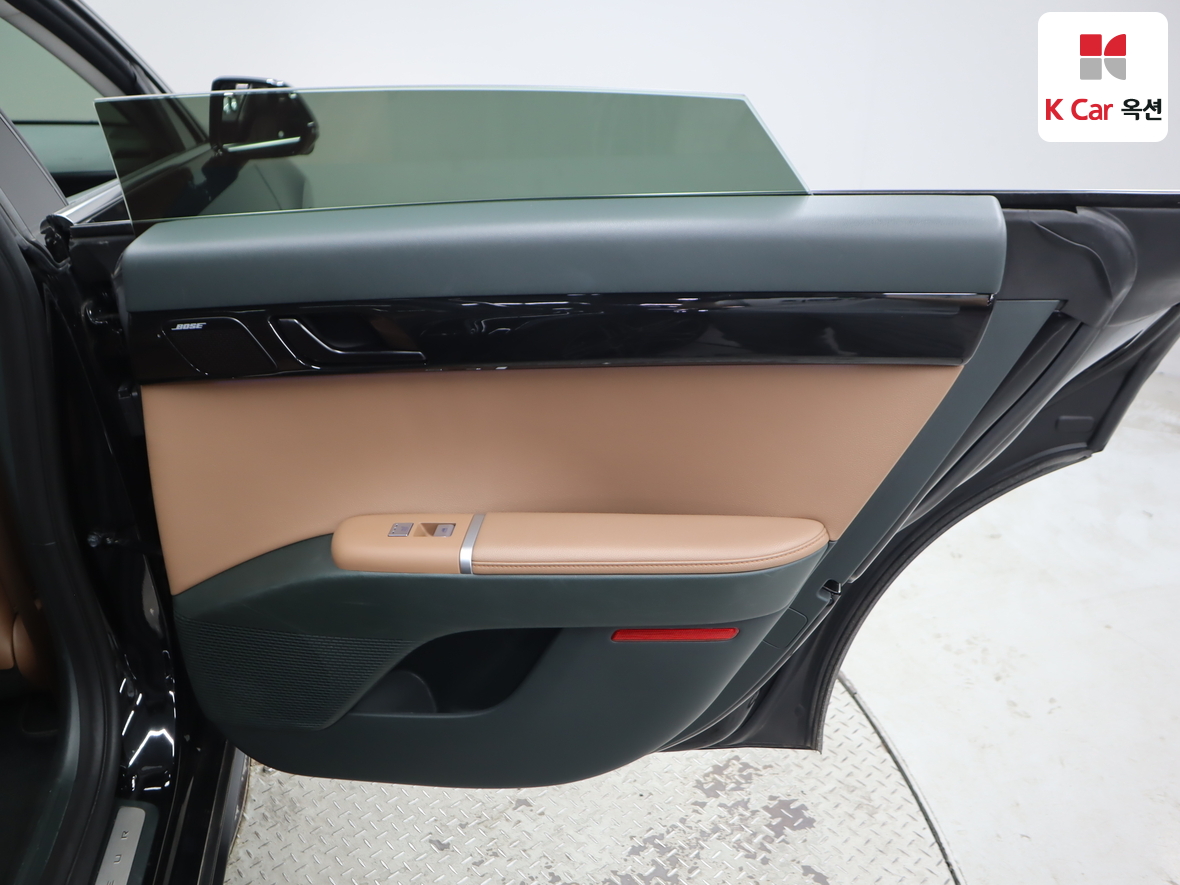 Hyundai AZERA 2023 - Image 28