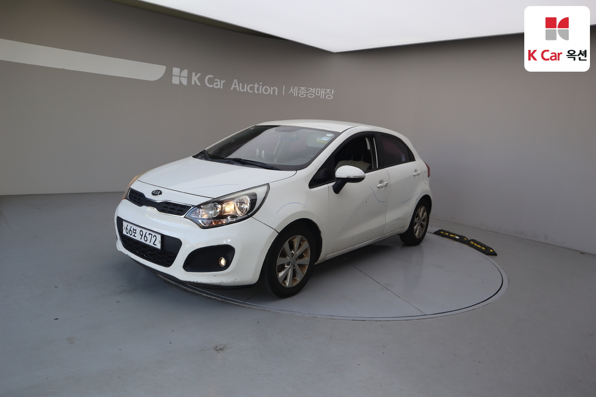 Kia Pride 2013 - Image 1