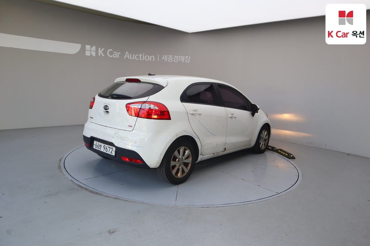 Kia Pride 2013 - Image 2