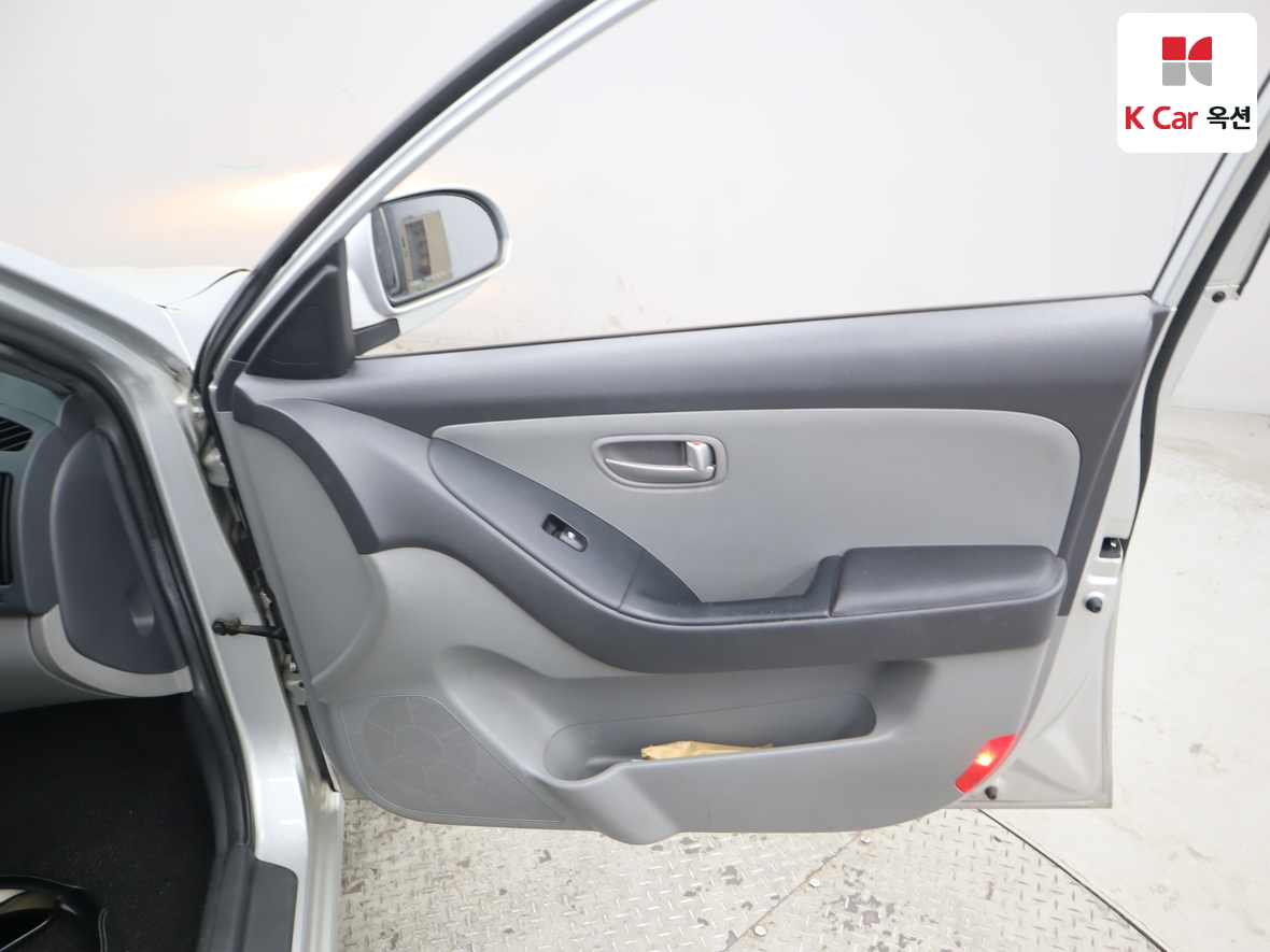 هيونداي إلانترا 2009 - صورة 28